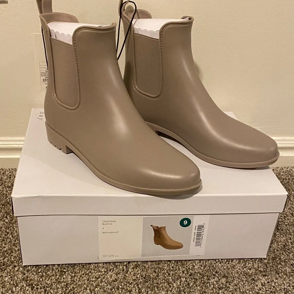 a new day Women’s Tan Chelsea Boots